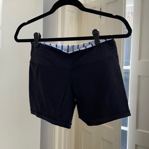 Lululemon short workout shorts